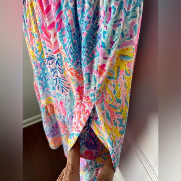 LILY Pulitzer Colorful Floral Shell Short Sleeve Dress with Pockets - Picture 3 of 5